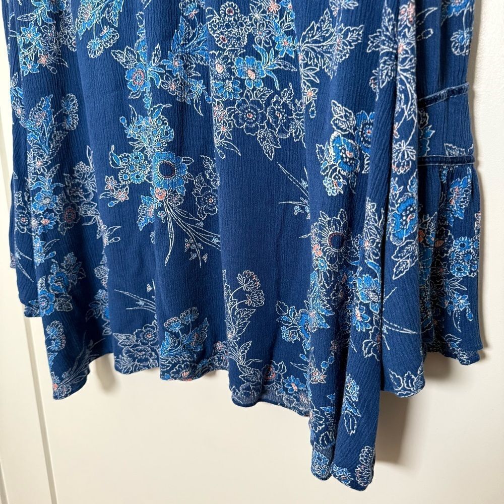 John Paul Richard Top Womens Plus Sz 3X Blue Floral Bell Sleeve V Neck Romantic - Picture 3 of 10